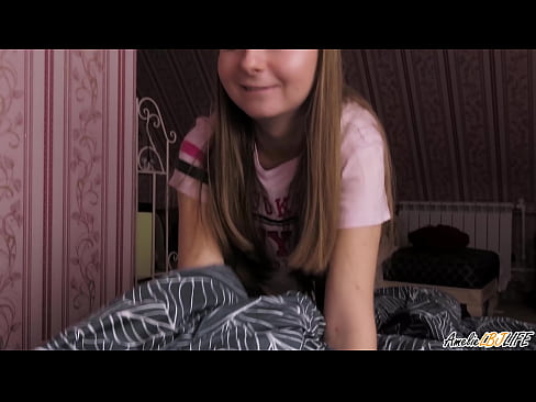 ❤️ Blondie waxay si qoto dheer u nuugtaa BFF's waxayna ku dhufanaysaa afkeeda ❤️❌ Porno Guri ☑